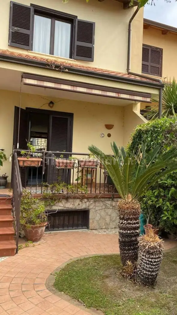 Villa in vendita a Giugliano in Campania