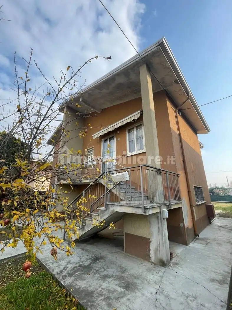 Villa in vendita a Poggio Rusco