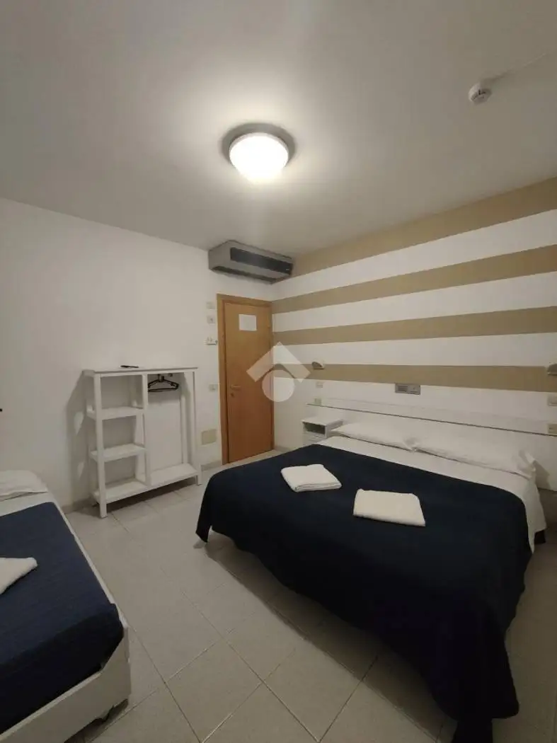 Palazzo - Edificio in Affitto - foto 2