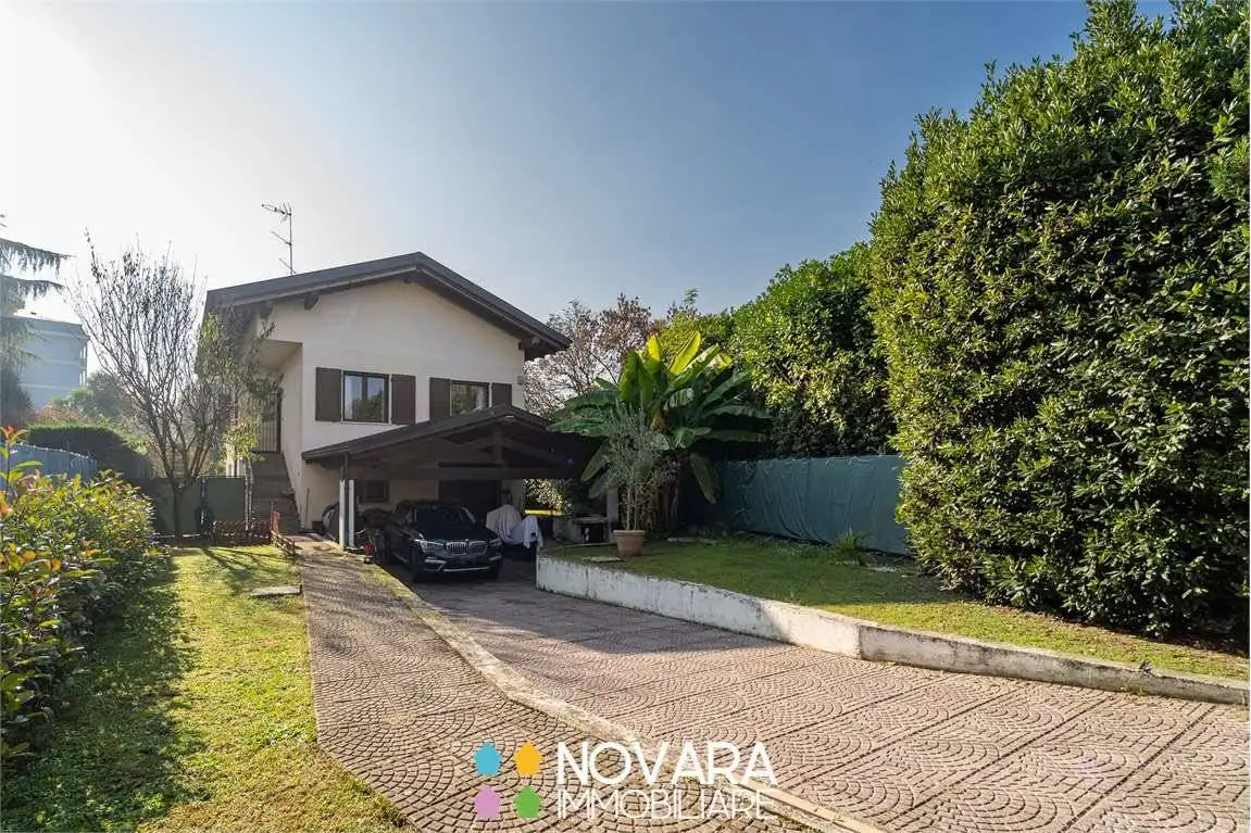 Villa in vendita a Novara