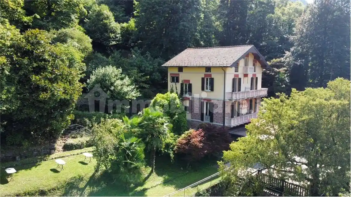 Villa in vendita a Valganna
