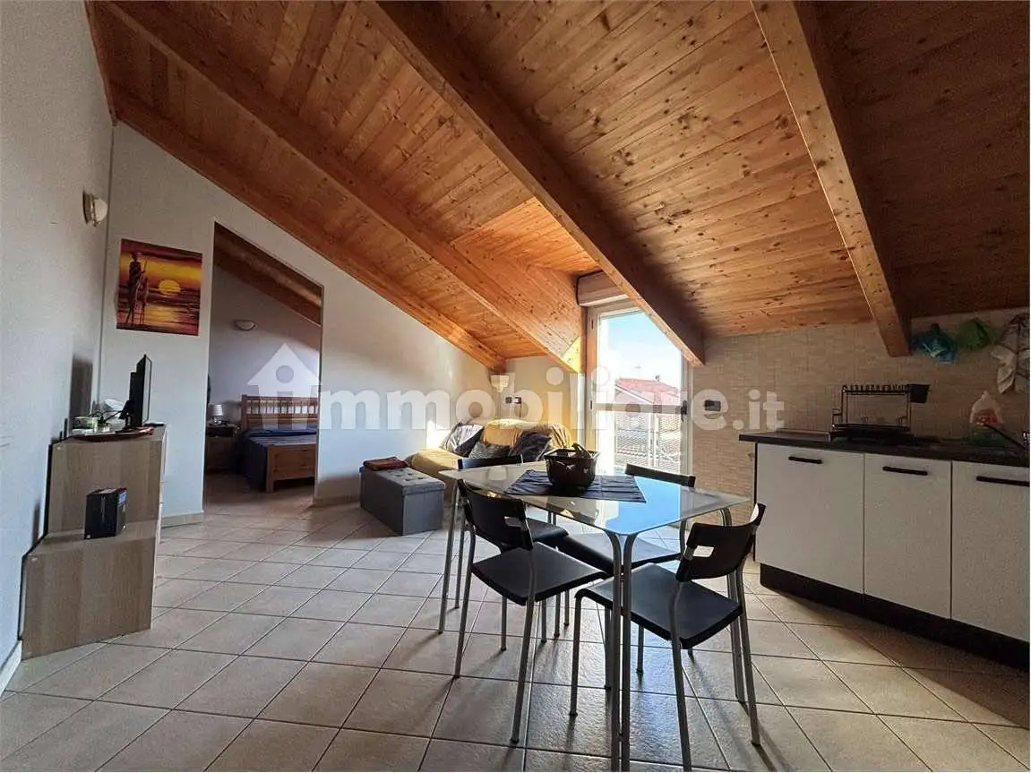 Appartamento in affitto a Cambiano