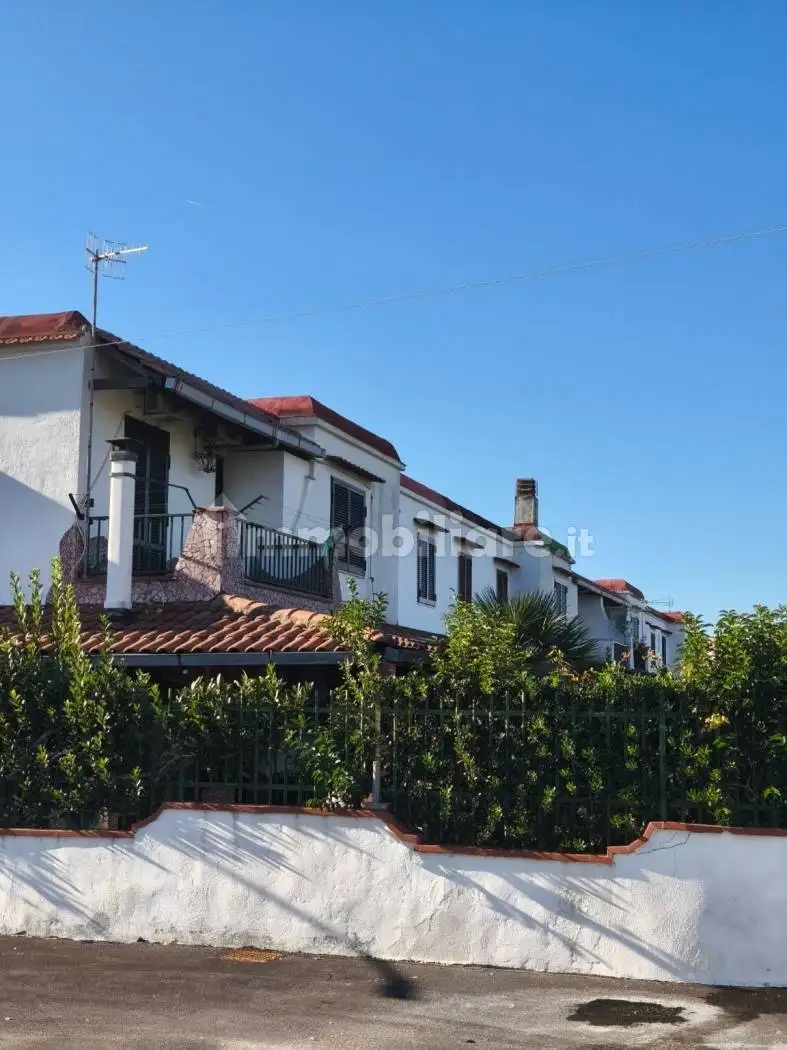 Villa a schiera viale Sicilia, Baia Domizia, Cellole - foto 3