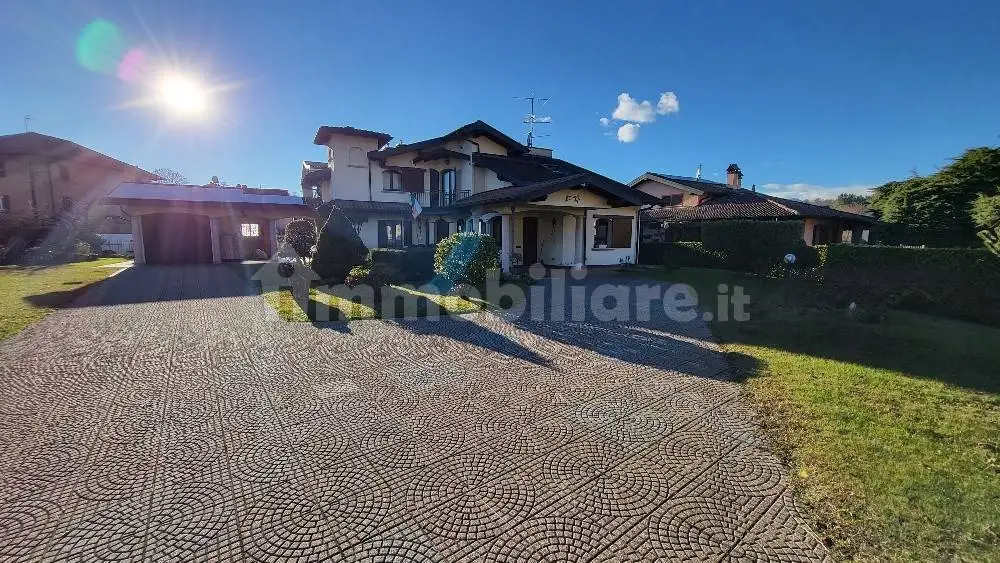 Villa in vendita a Sangiano