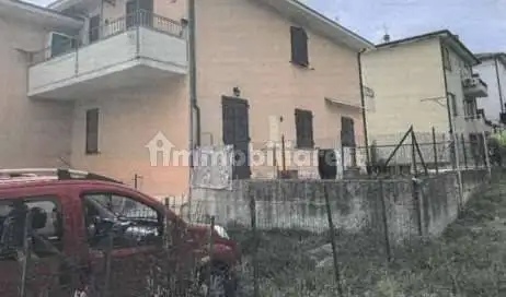 Appartamento in asta a Montecalvo in Foglia