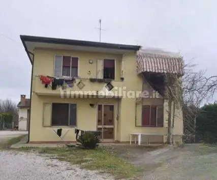 Casa indipendente in asta a Arre