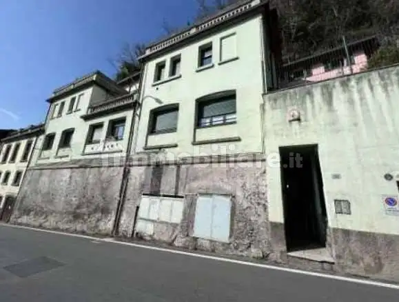 Palazzo - Stabile in asta a Lecco