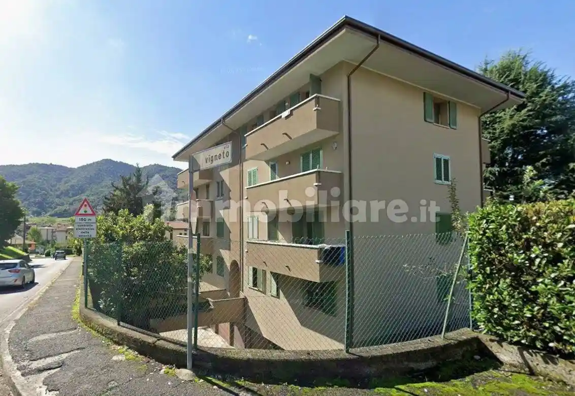 Trilocale via Don Luigi Locatelli 10, Caprino, Caprino Bergamasco - foto 3