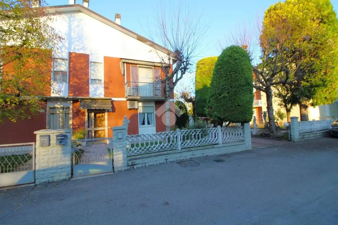 Villetta a schiera in vendita a Campagnola Emilia