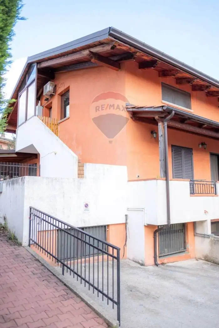 Appartamento in vendita a Cerisano