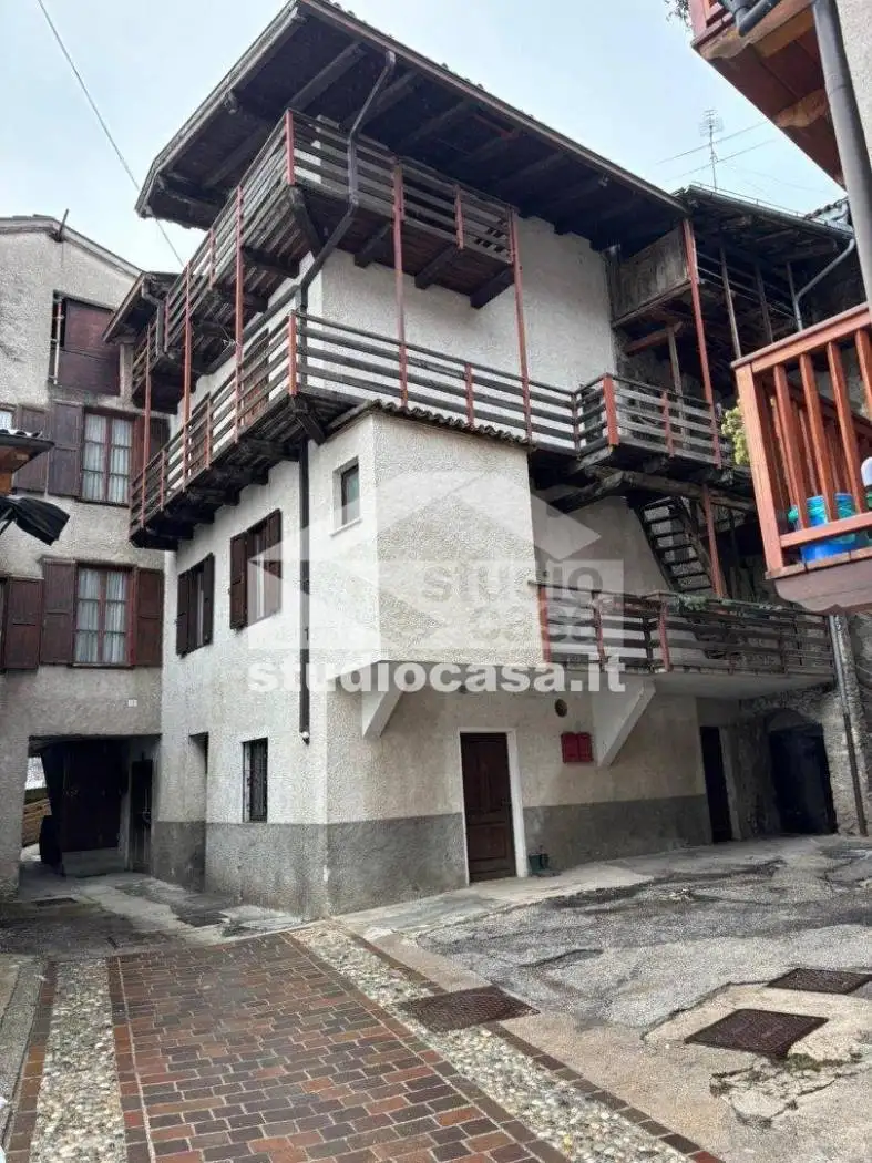 Casa indipendente in vendita a Cimone