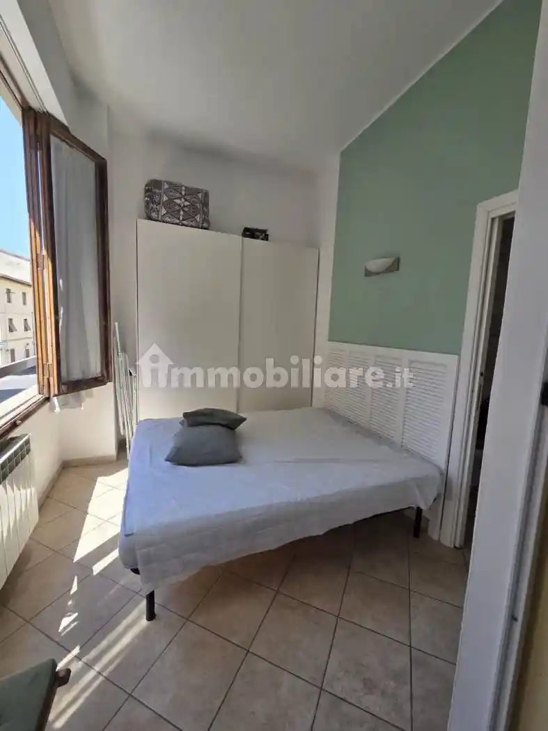 Palazzo - Edificio in Affitto - foto 2