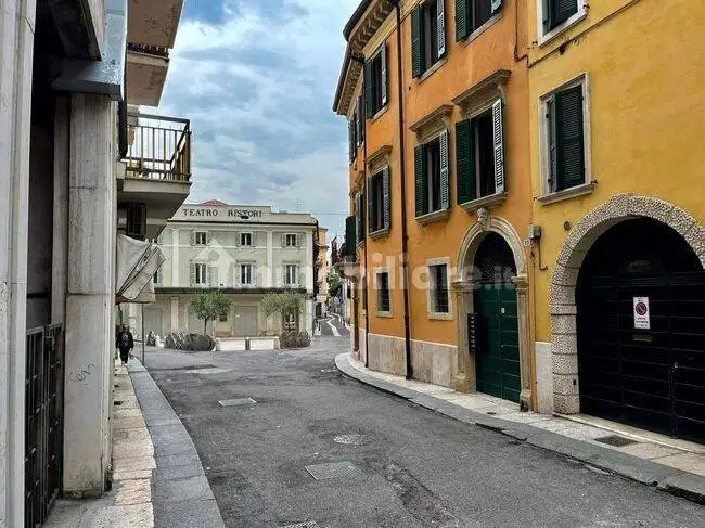 Palazzo - Edificio in affitto a Verona