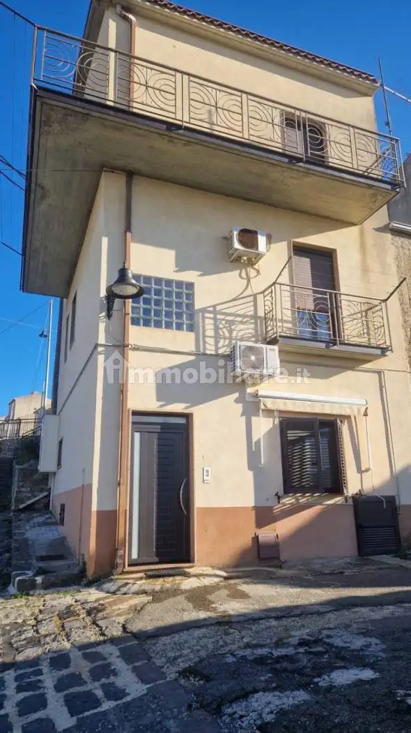 Appartamento in vendita a Sperlinga