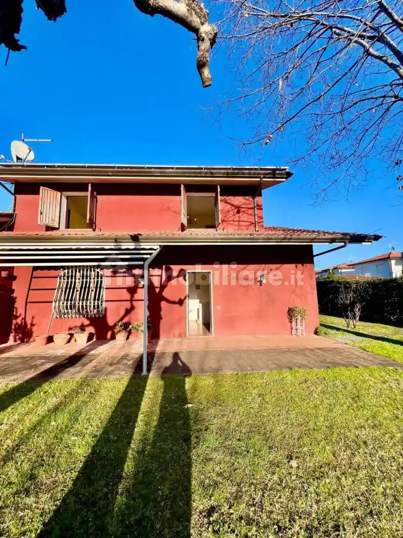 Villa unifamiliare viale Versilia, Vittoria Apuana, Forte dei Marmi - foto 2