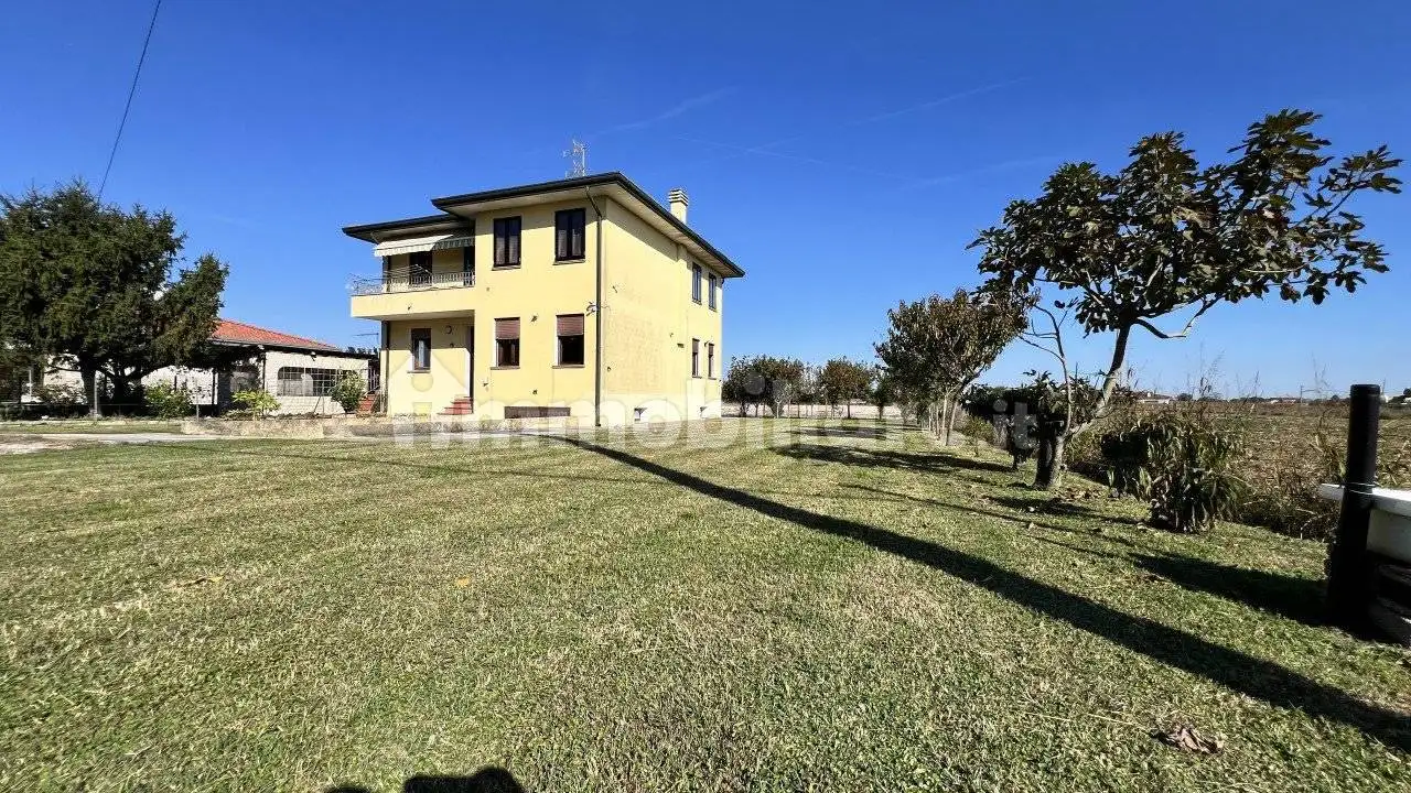 Casa indipendente in vendita a Correzzola