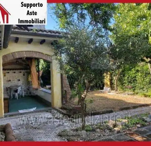 Villa in asta a Ardea