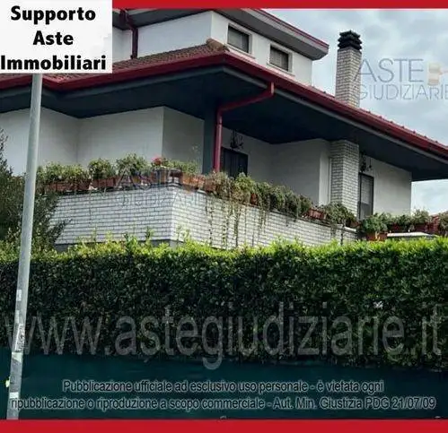 Villa in asta a Latina