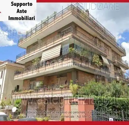 Appartamento in vendita a Roma