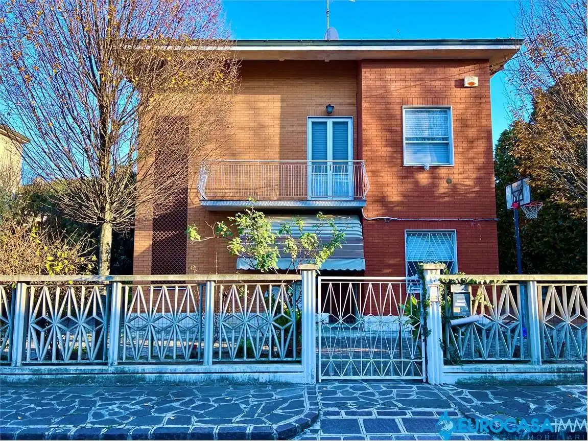 Casa indipendente in vendita a Carpi
