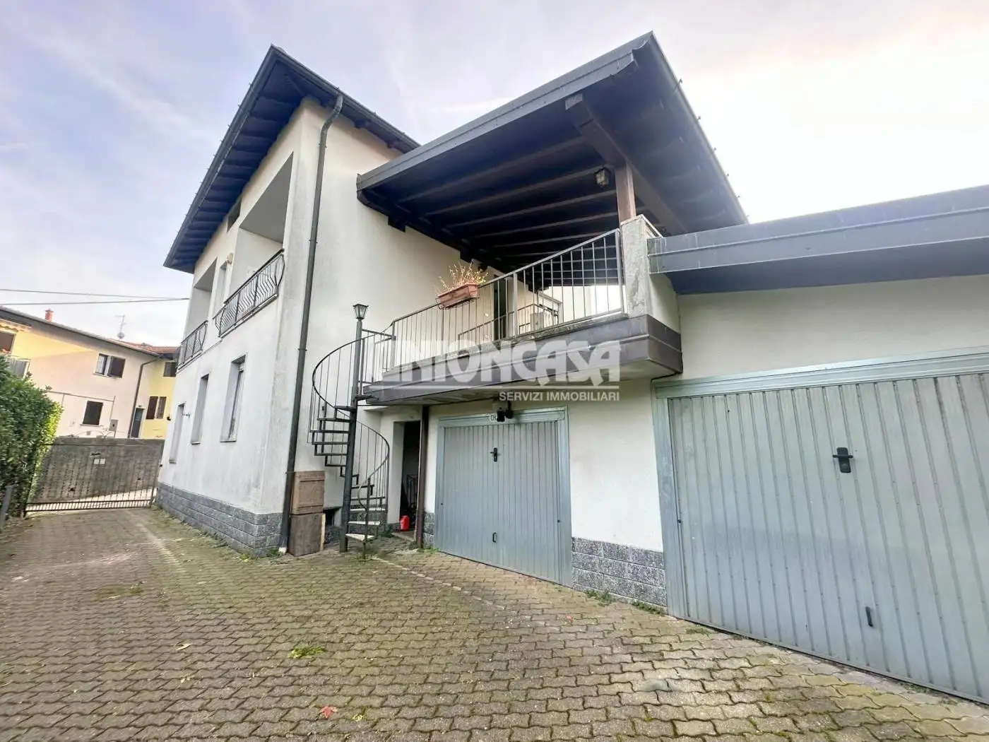 Villa in vendita a Faloppio