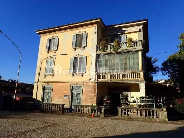 Appartamento in asta a Laveno-Mombello