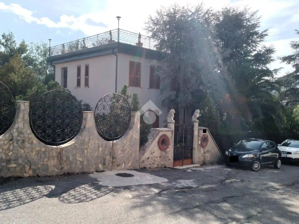 Villa in vendita a Castrolibero