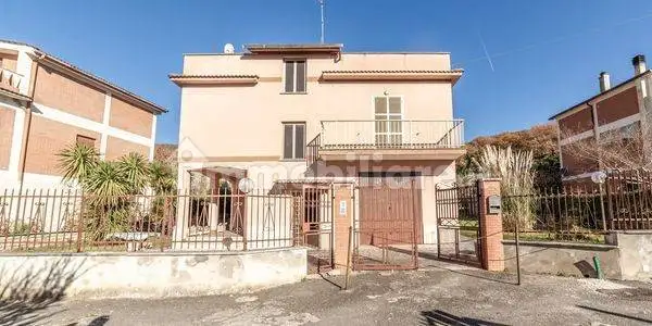 Villa in vendita a Castel Madama