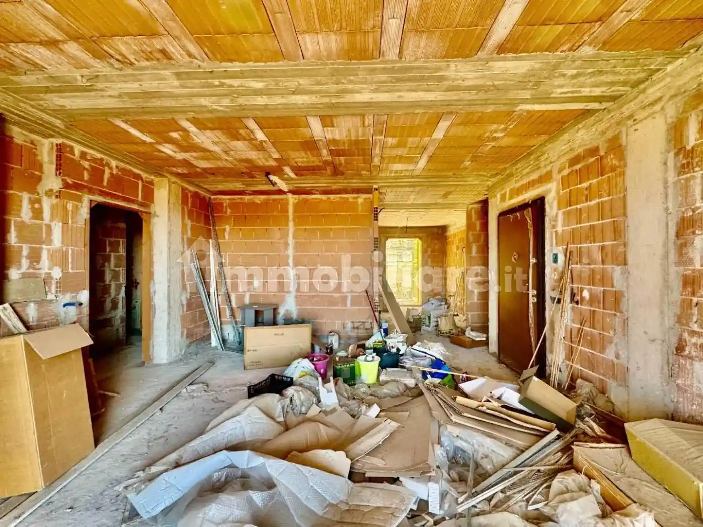 Appartamento da ristrutturare, primo piano, Zona Industriale, Massa - foto 2