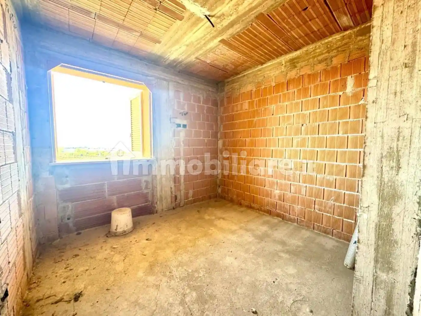 Appartamento da ristrutturare, primo piano, Zona Industriale, Massa - foto 3