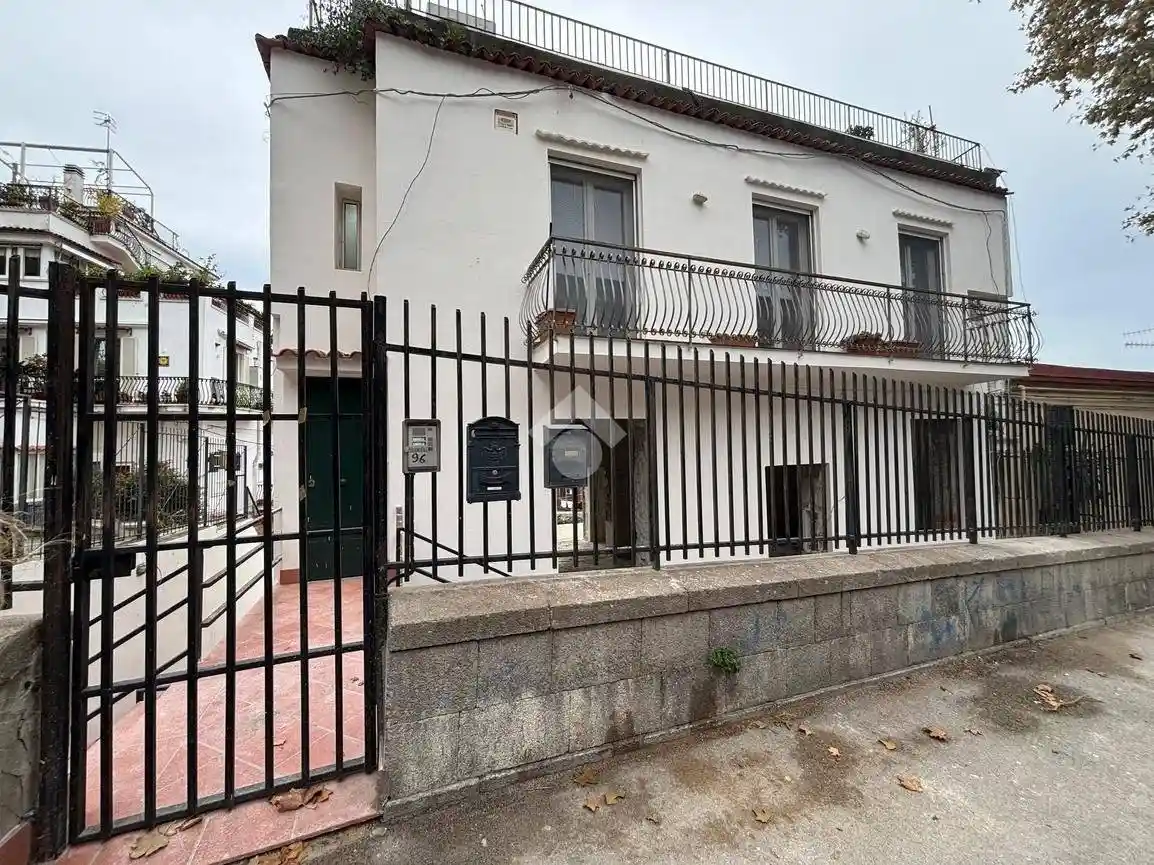 Appartamento in vendita a Napoli