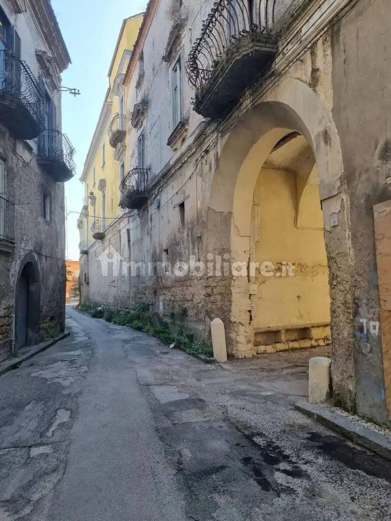 Palazzo - Edificio in vendita a Afragola
