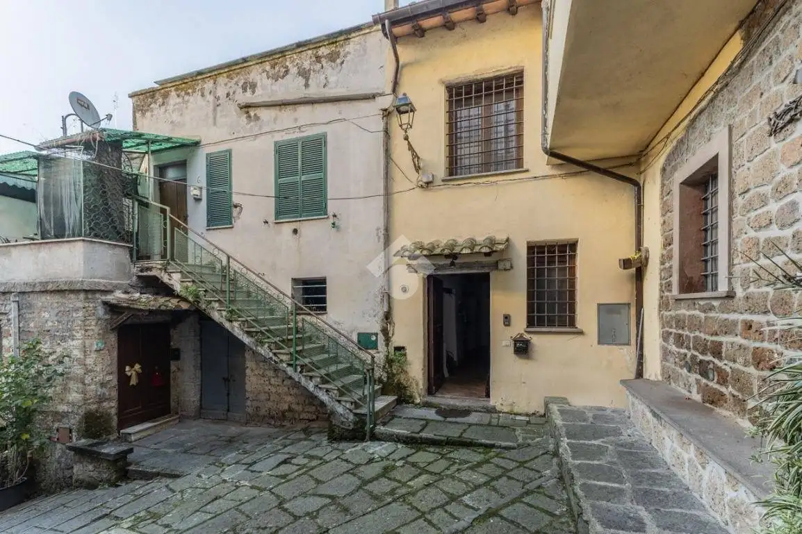 Trilocale vicolo Sciapparino 4, Centro, Capranica - foto 2