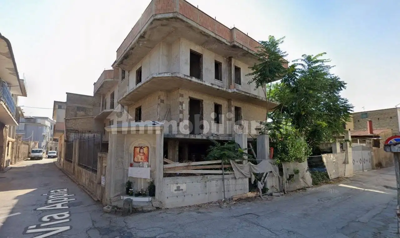 Palazzo - Stabile in asta a Caivano