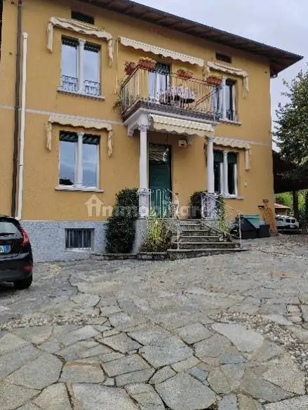 Villa in asta a Gavirate
