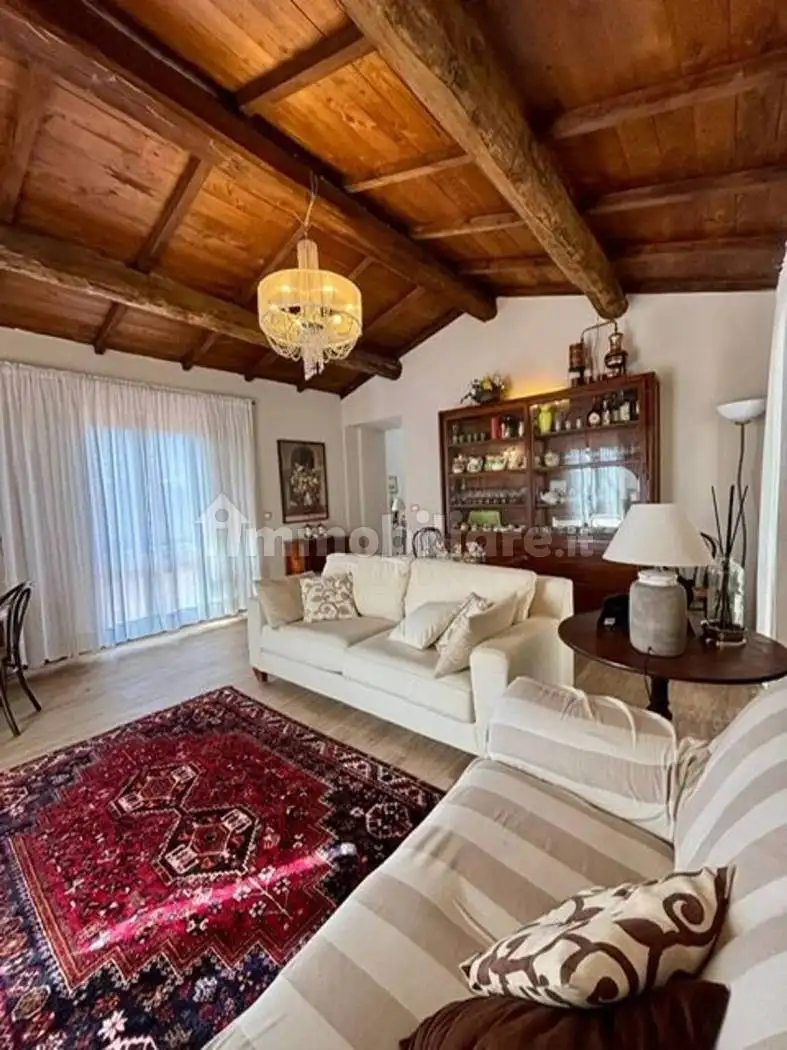 Villa in vendita a Labro