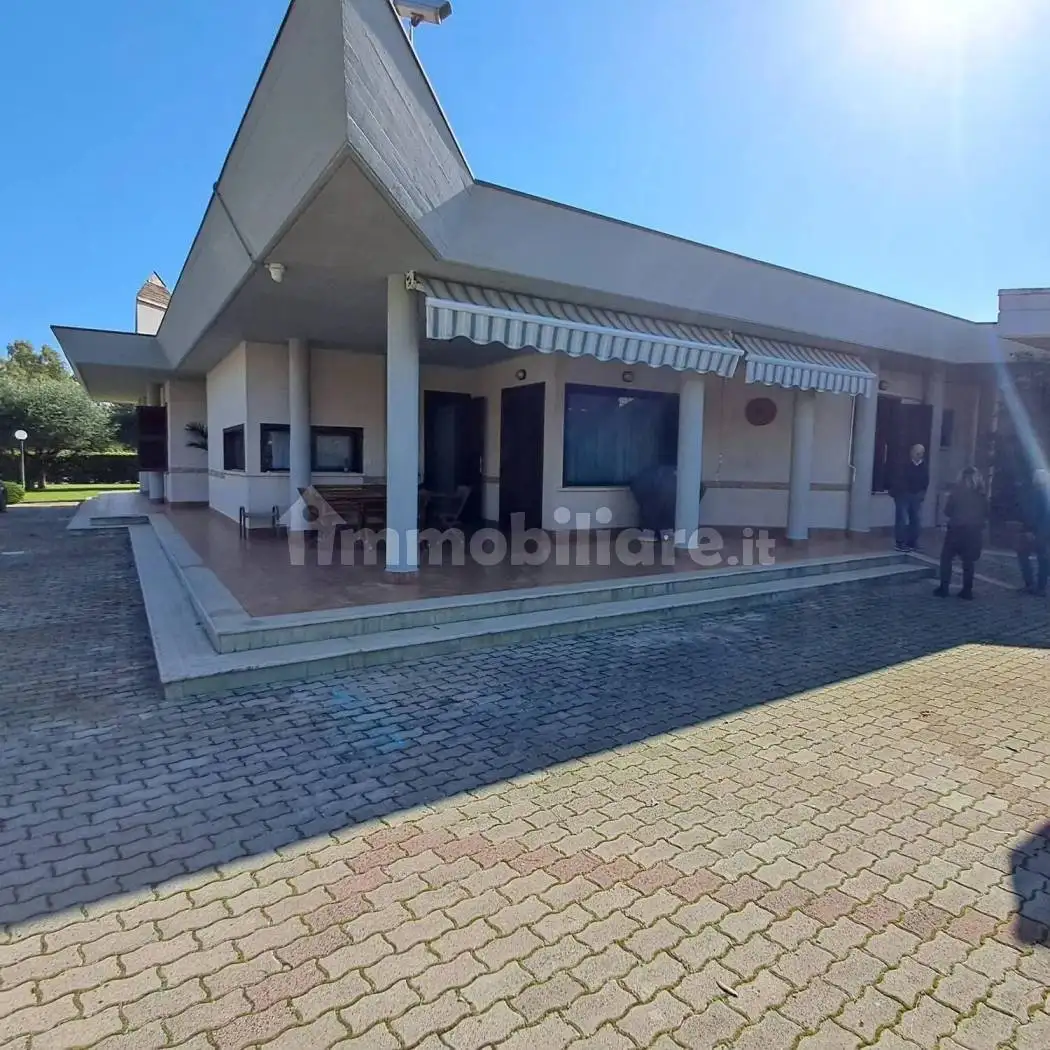 Villa in vendita a Latina