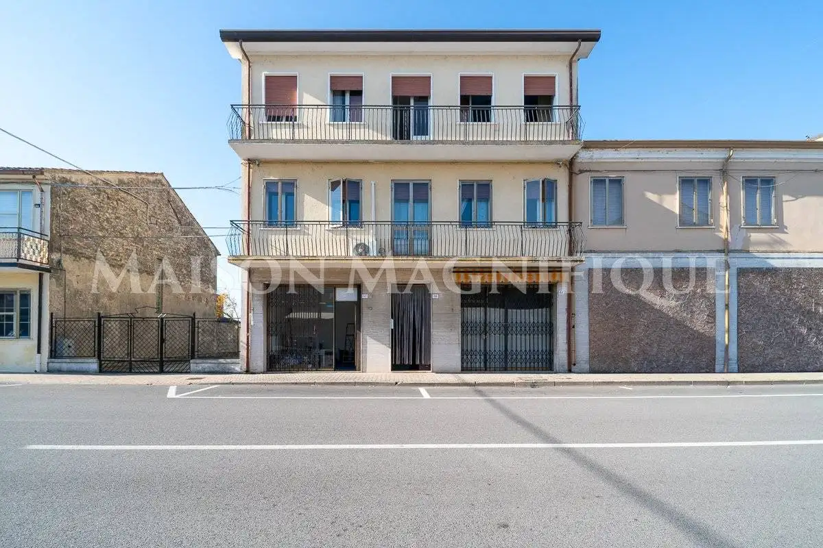 Terratetto unifamiliare piazza Vittorio Veneto 58, Mezzogoro, Codigoro - foto 2