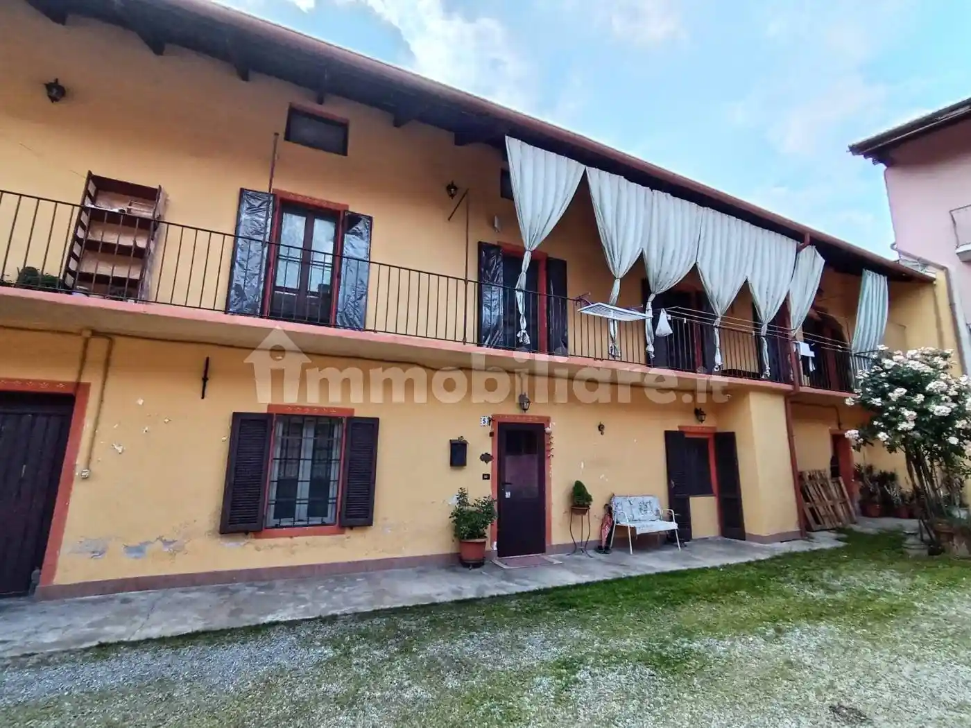 Villa in vendita a Serravalle Sesia