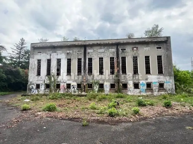 Palazzo - Edificio in vendita a Erba
