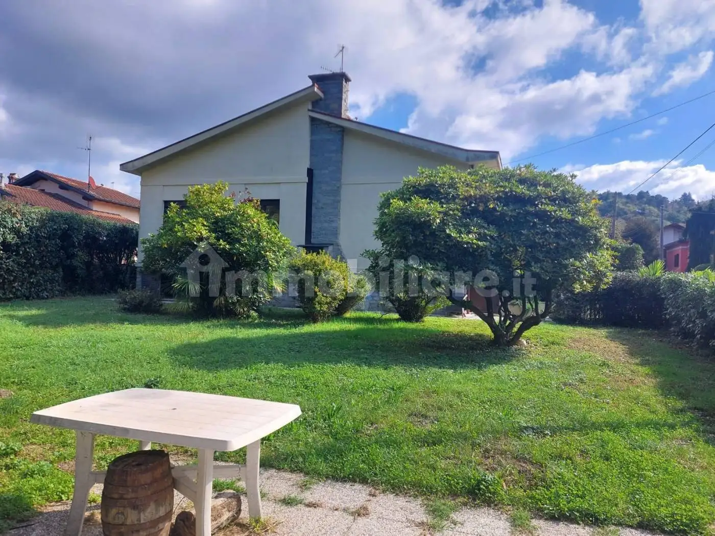 Villa in vendita a Sesto Calende