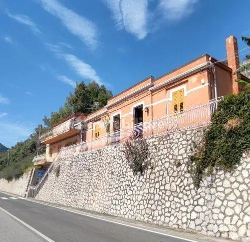 Casa indipendente in affitto a Taormina
