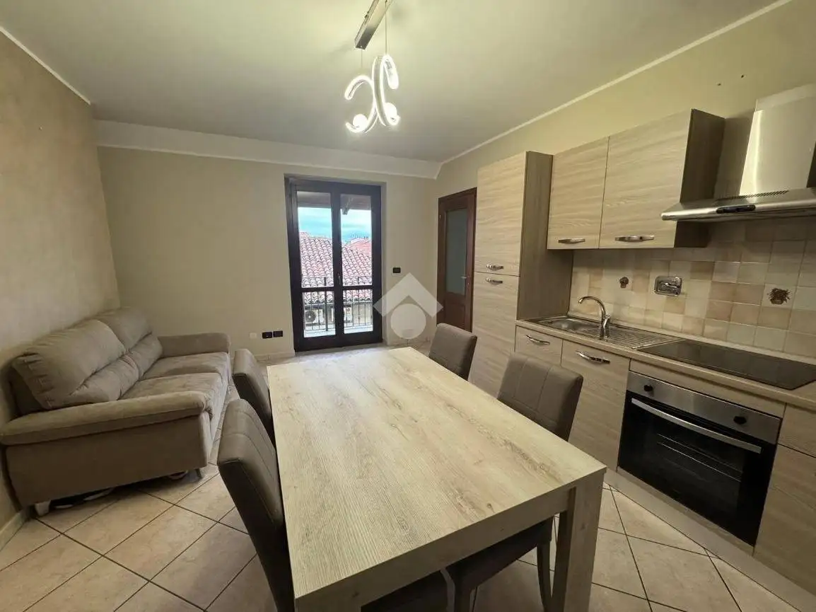 Bilocale piazza Vittorio Emanuele II 25, Centro, Leinì - foto 2