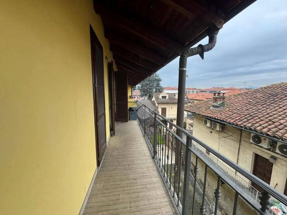 Bilocale piazza Vittorio Emanuele II 25, Centro, Leinì - foto 3