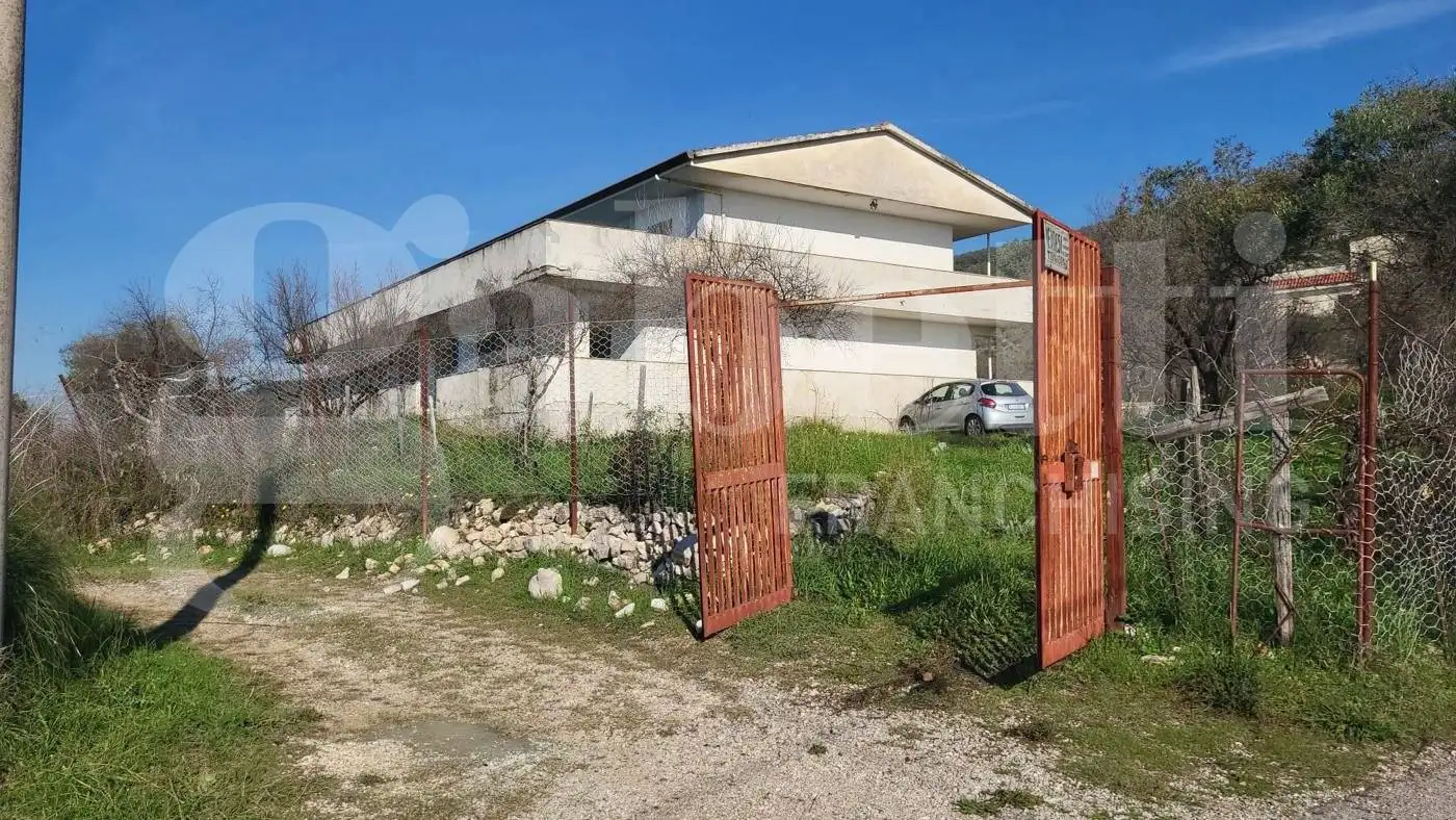 Palazzo - Edificio in vendita a Santi Cosma e Damiano