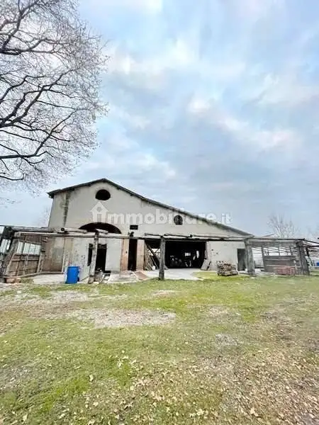 Rustico - Casale in vendita a Modena