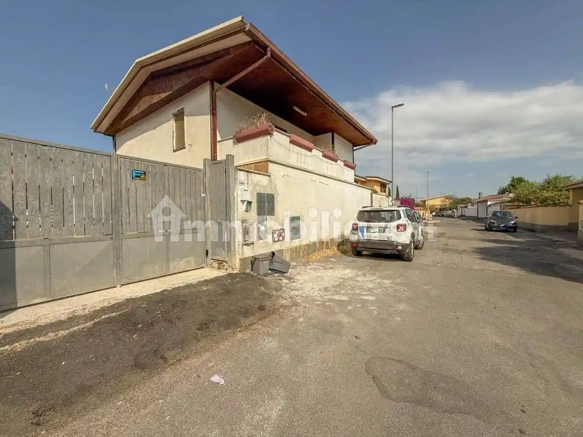 Villa unifamiliare via Francesco Salvolini, Ostia Antica, Roma - foto 2