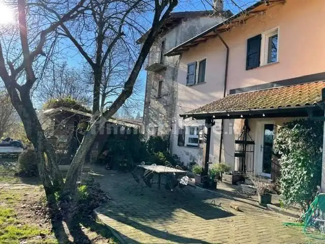 Casa indipendente in vendita a Castelletto Sopra Ticino