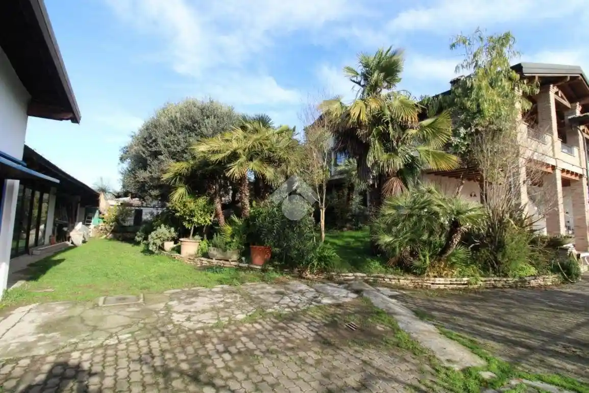 Villa in vendita a Romano di Lombardia