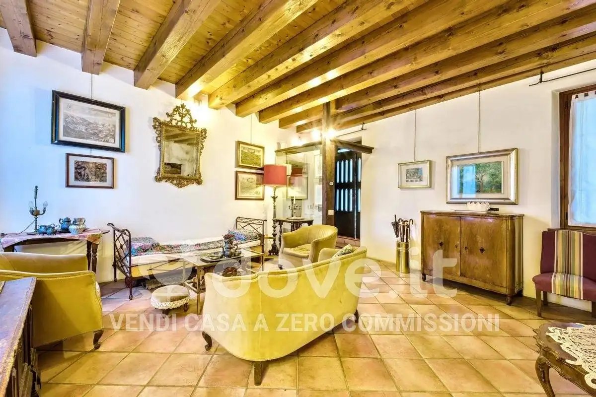 Palazzo - Edificio in vendita a Vittorio Veneto